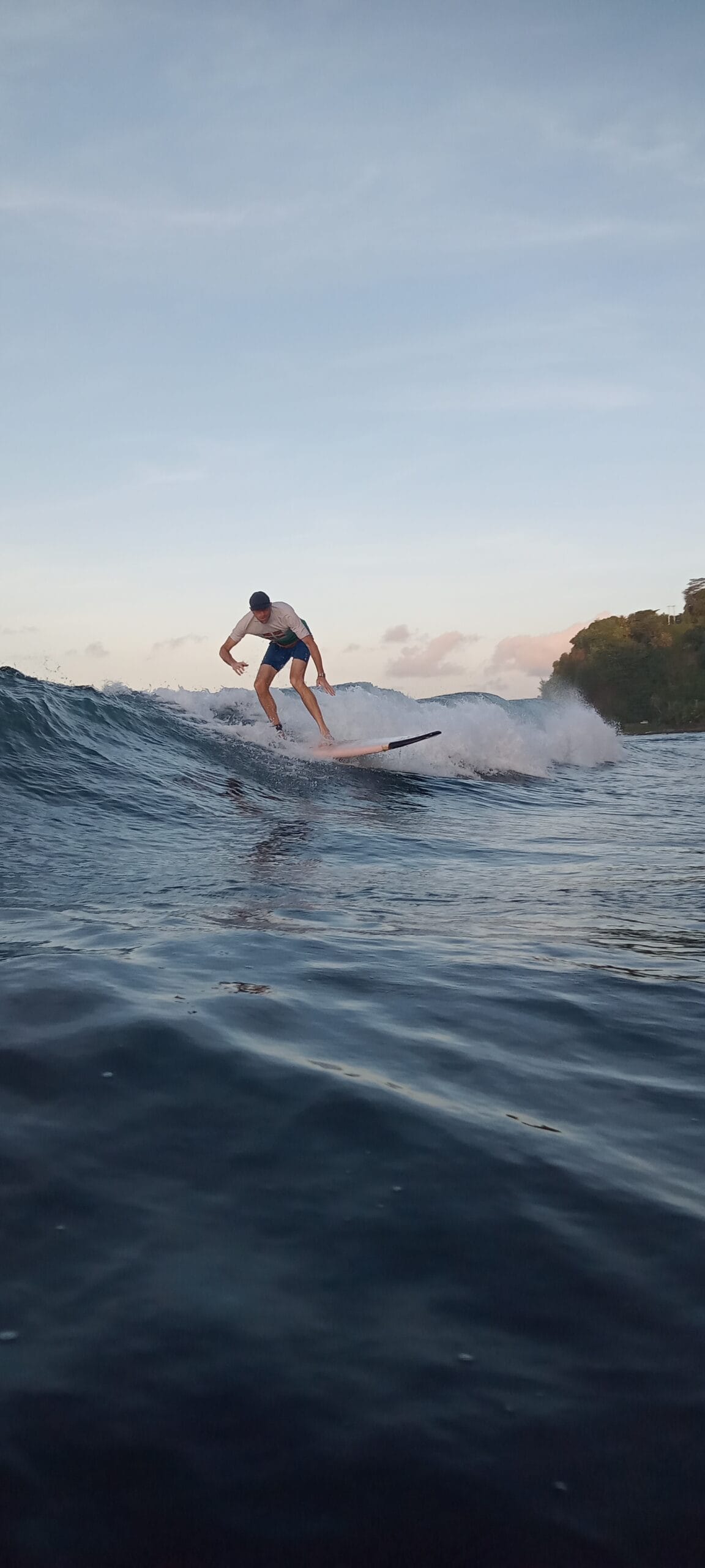 Surf à Tahiti pour débutant : Pourquoi le spot de Papenoo est le meilleur choix ?